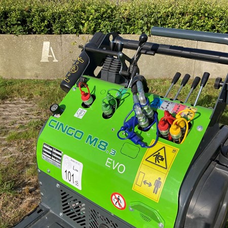 Machines maniables Cingo M8